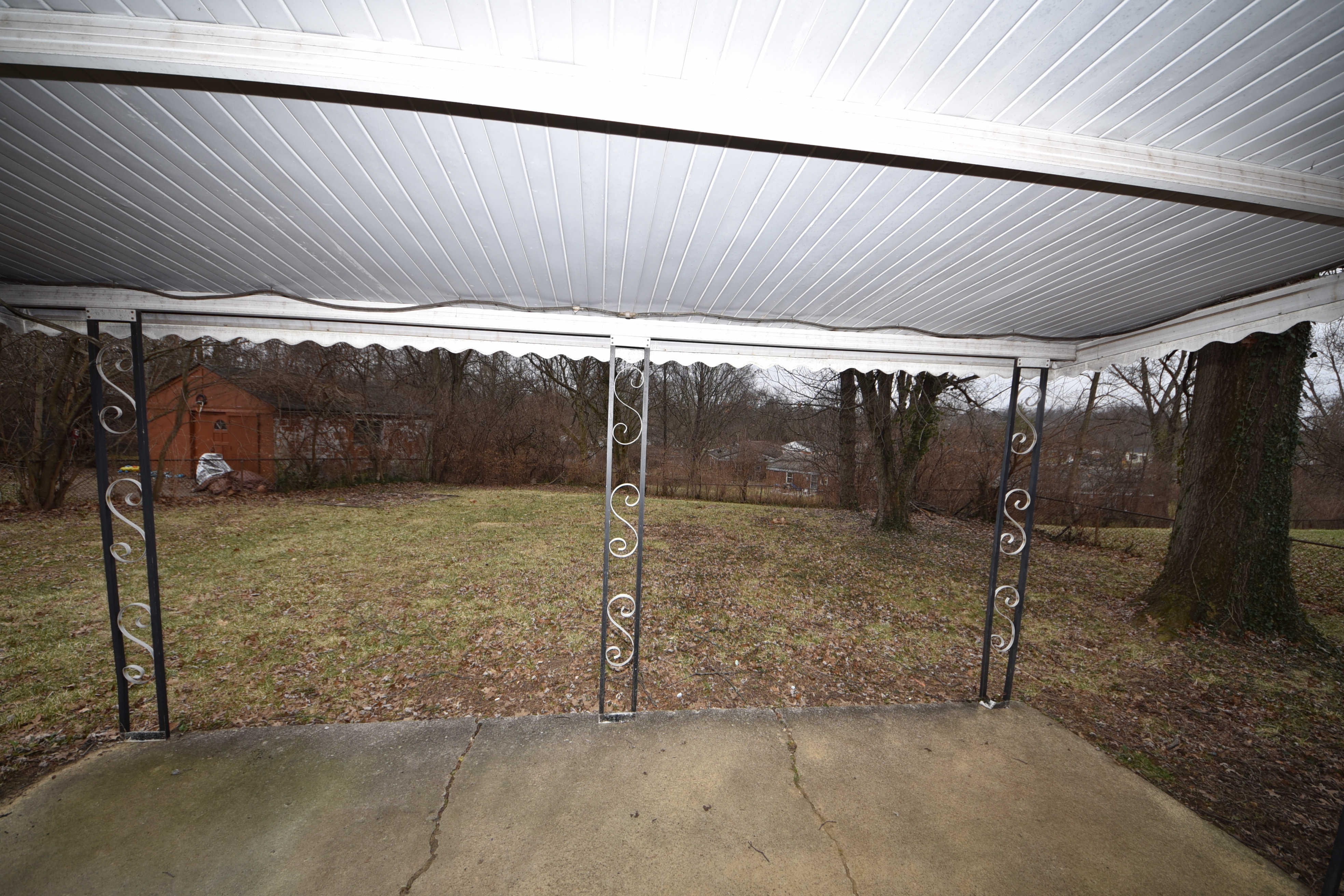 1047 Wellspring Dr, Cincinnati OH, 45231 - Photo 14